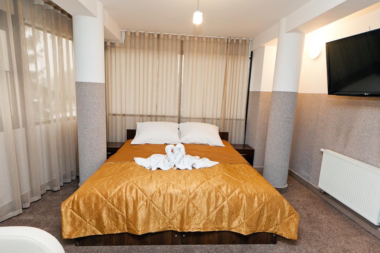 Hotel Turkus Jarosław Екстериор снимка