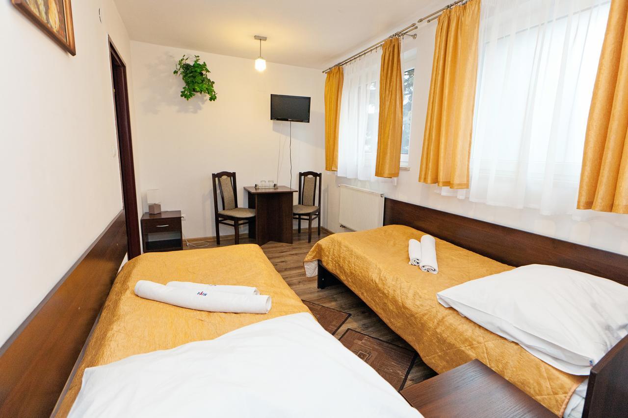 Hotel Turkus Jarosław Екстериор снимка